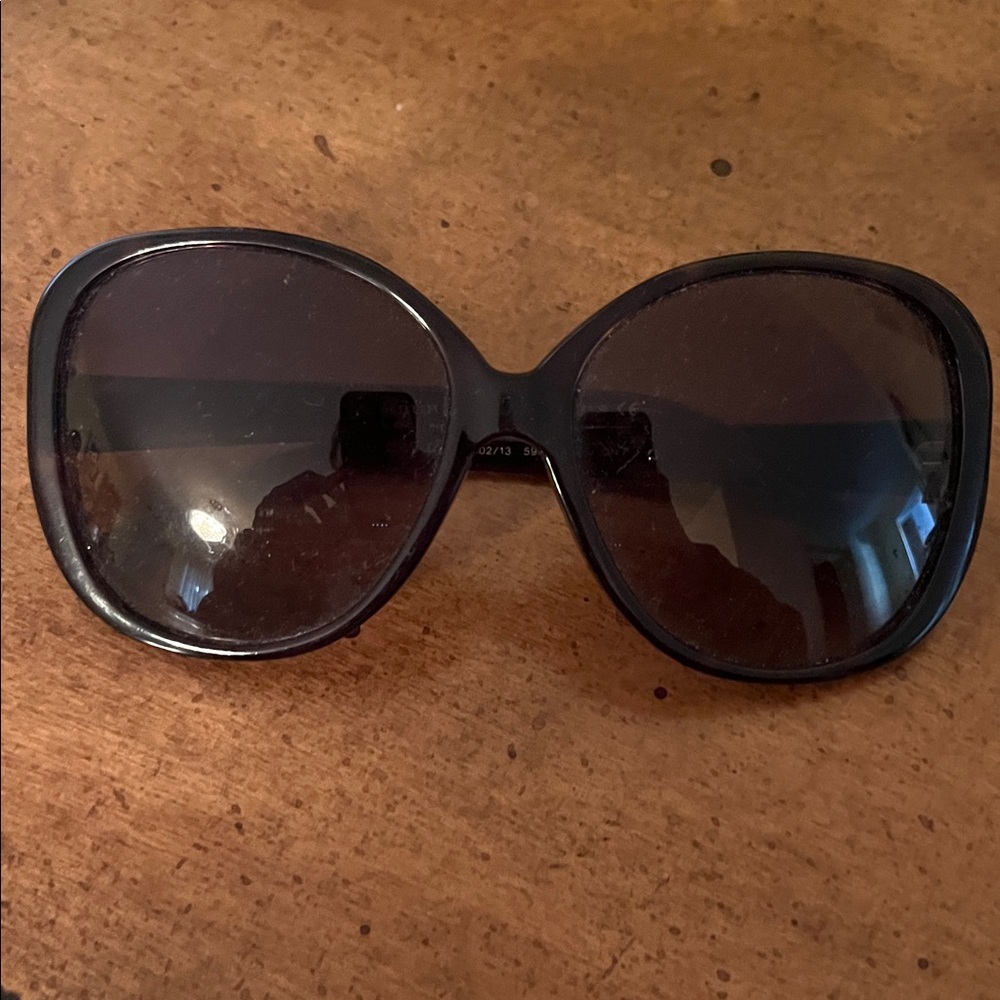 Burberry Elegant Black Sunglasses